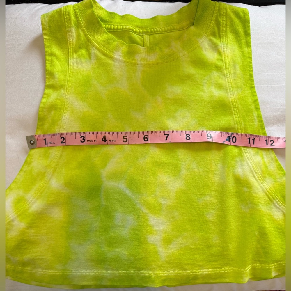 LULULEMON ATHLETICA Lime Tye Dye “All Yours” Cropped Workout Sporty Tank Top - Picture 6 of 8